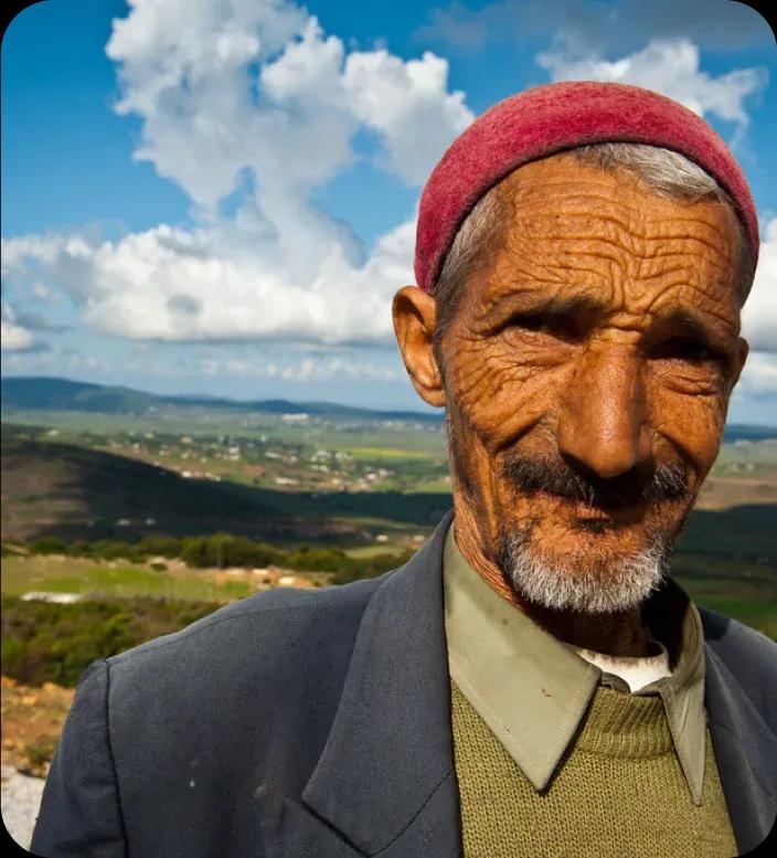 habitant d'une région rurale profitant de konnect planet habitant d'une région rurale profitant de konnect planet